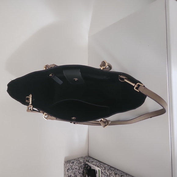 Lady's Purse in great condition. - Picture 3 of 4